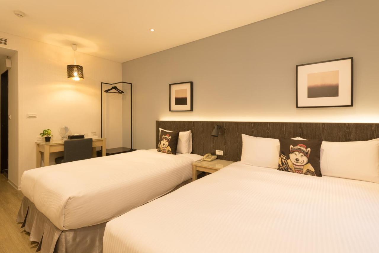 Just Enjoy Business Hotel Тайнань Екстер'єр фото