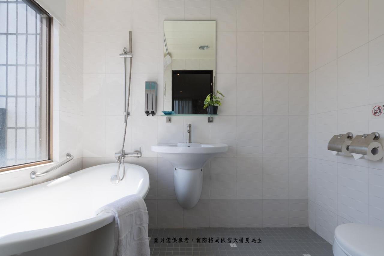 Just Enjoy Business Hotel Тайнань Екстер'єр фото