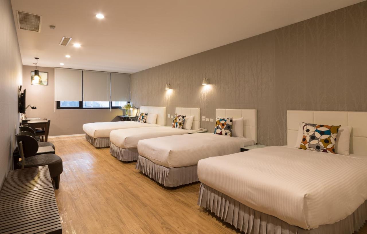 Just Enjoy Business Hotel Тайнань Екстер'єр фото