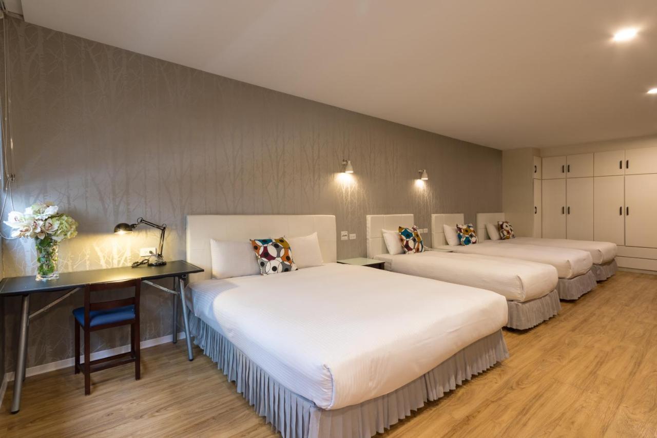 Just Enjoy Business Hotel Тайнань Екстер'єр фото