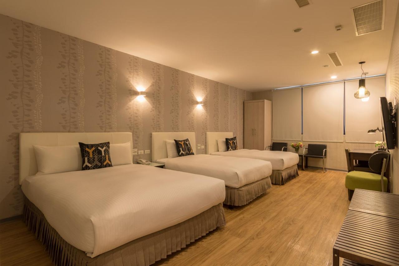 Just Enjoy Business Hotel Тайнань Екстер'єр фото