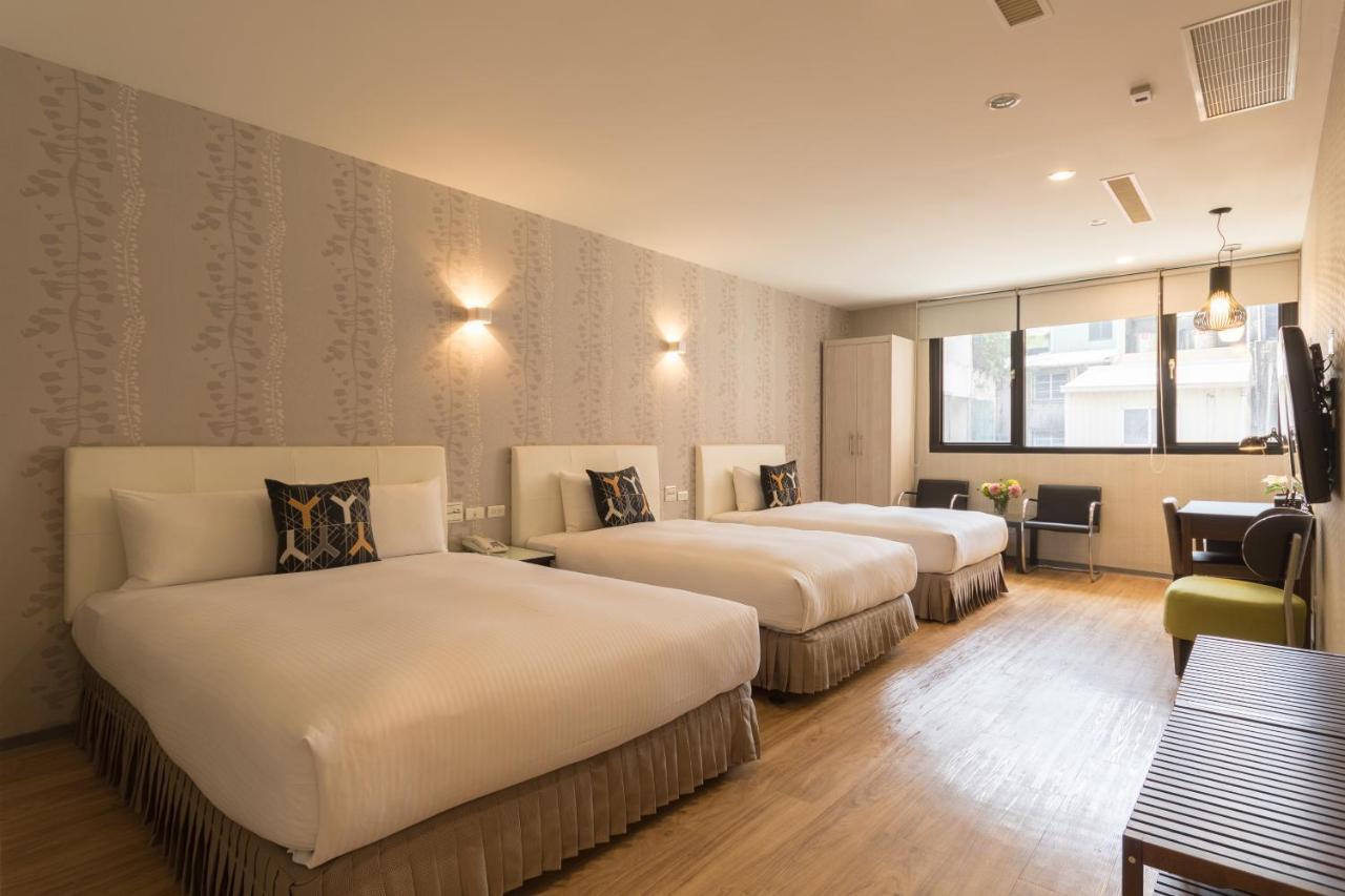 Just Enjoy Business Hotel Тайнань Екстер'єр фото