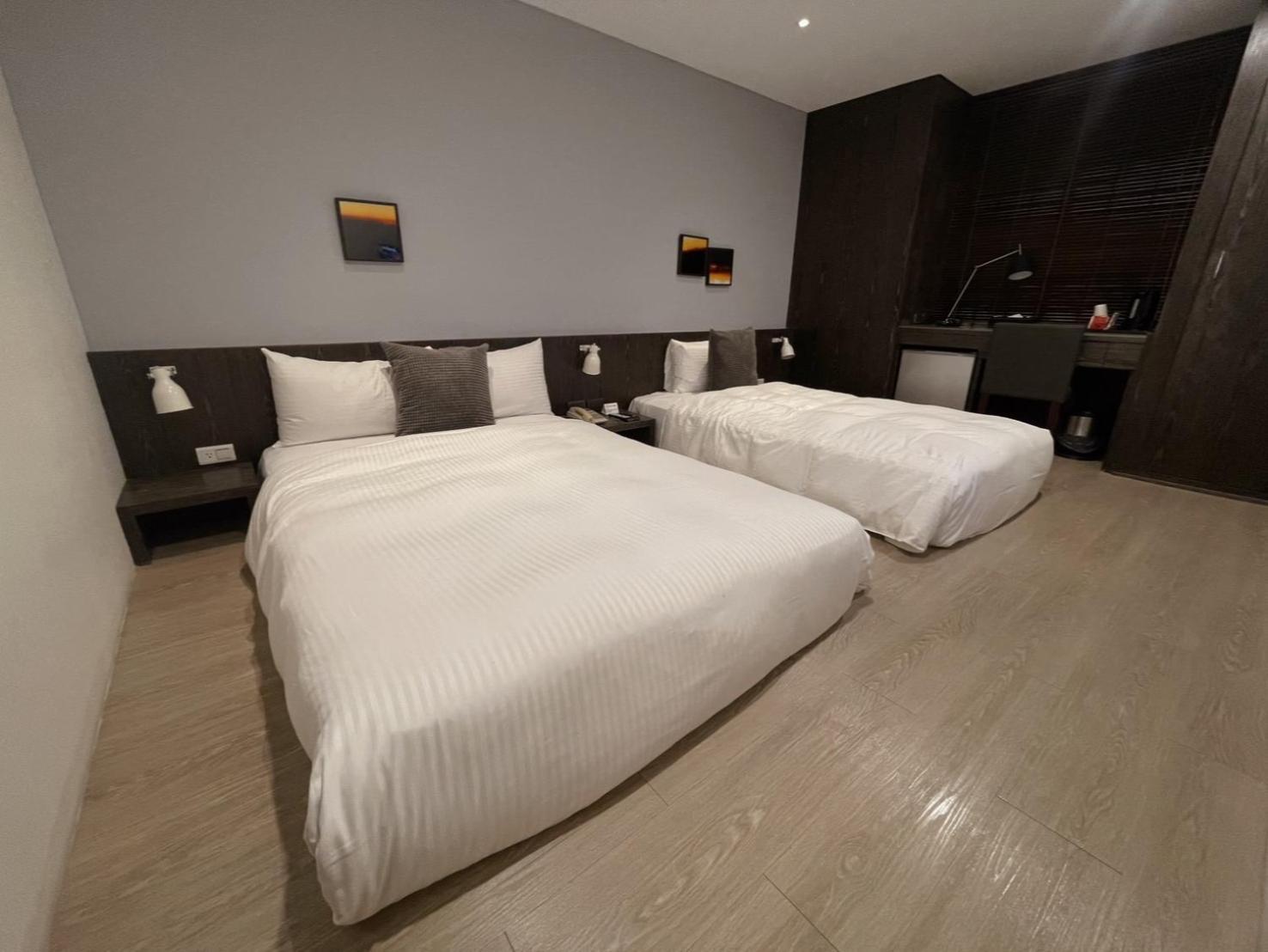 Just Enjoy Business Hotel Тайнань Екстер'єр фото