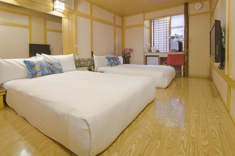 Just Enjoy Business Hotel Тайнань Екстер'єр фото