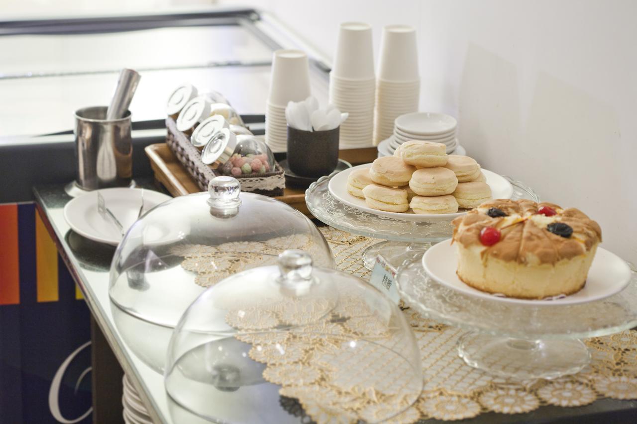 Just Enjoy Business Hotel Тайнань Екстер'єр фото