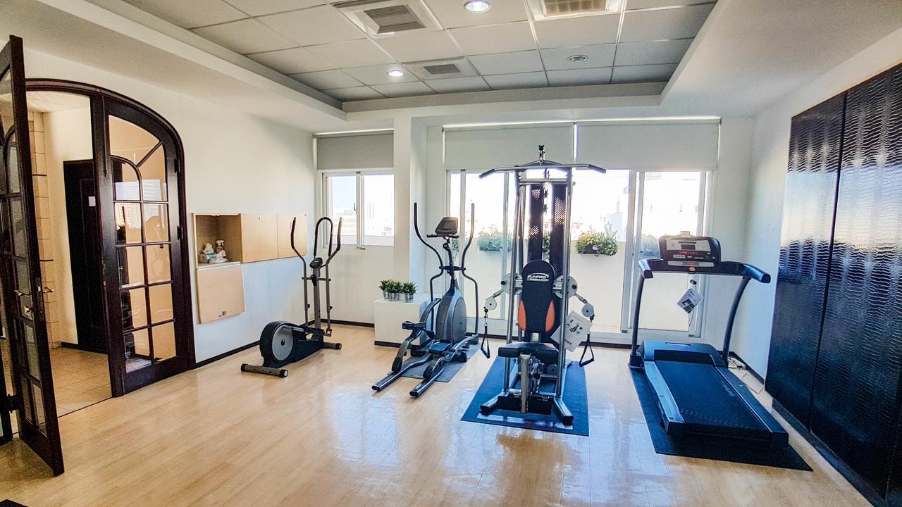 Just Enjoy Business Hotel Тайнань Екстер'єр фото