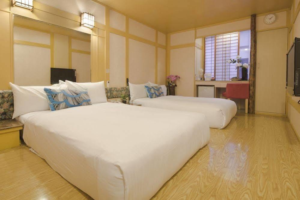 Just Enjoy Business Hotel Тайнань Екстер'єр фото