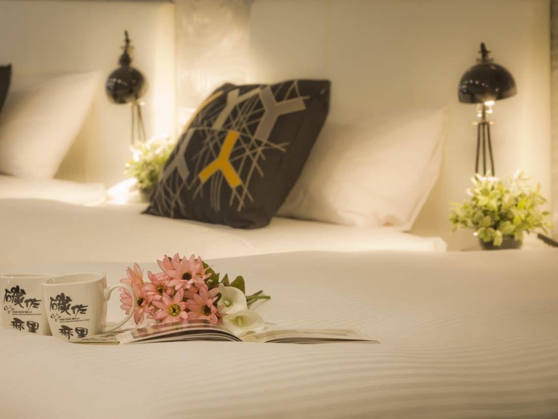 Just Enjoy Business Hotel Тайнань Екстер'єр фото
